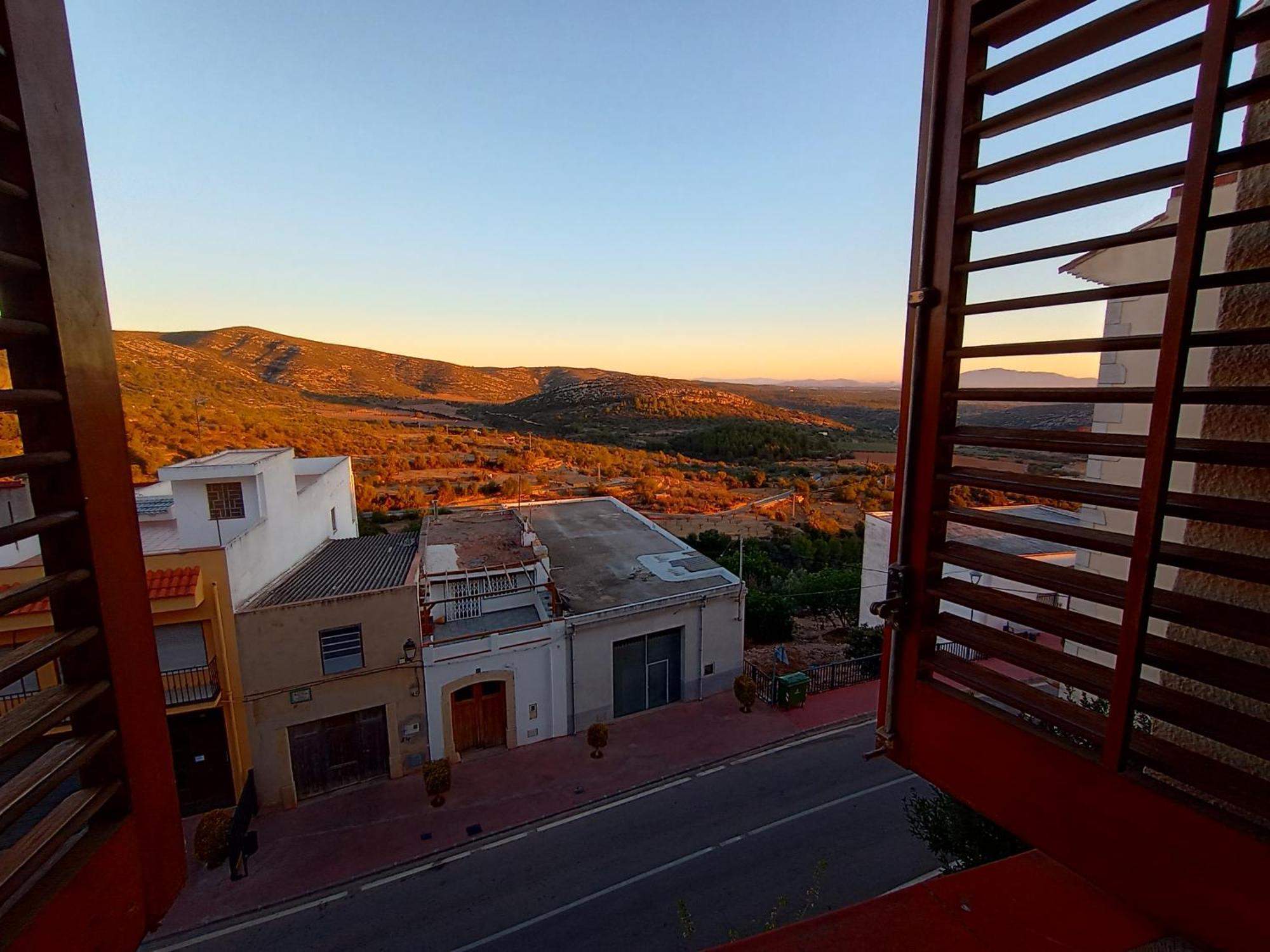 Tranquil And Spacious Townhouse In Historical And Picturesque Cervera Del Maestre Екстериор снимка